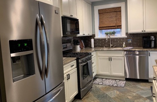 University City House | Charming 2-bedroom house within walking distance to Washu and Downtown Clayton