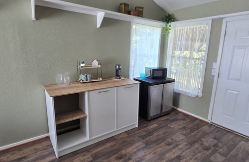 Smyrna House | Charming 2-bedroom house with WiFi, AC in cool Atlanta