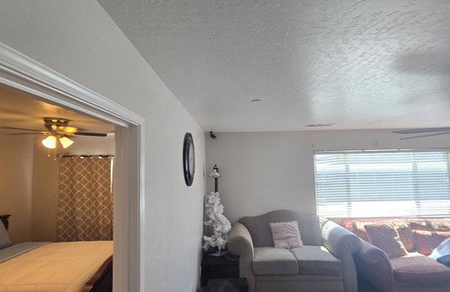 Hanford House | Charming 2-bedroom house with fitness room, WiFi in enjoyable Hanford