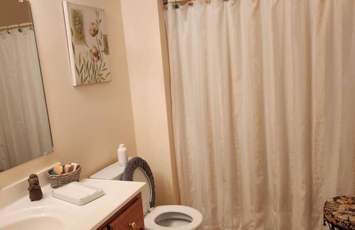Milford House | Charming 2-bedroom house in delightful Milford with AC