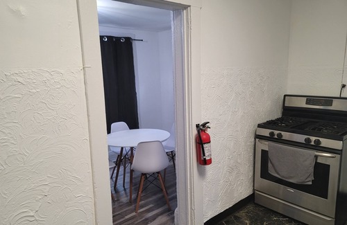 Teaneck House | Charming 2-bedroom house in delightful Teaneck with AC, WiFi