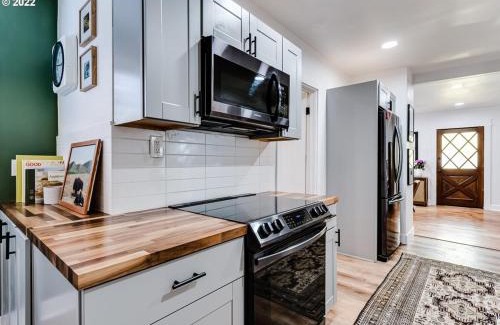 Downtown Eugene House | Charming 2 bedroom house 1 mile from U of O