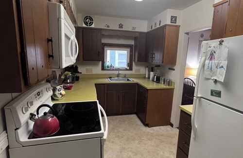 Bath House | Charming 2-bedroom house in small-town neighborhood