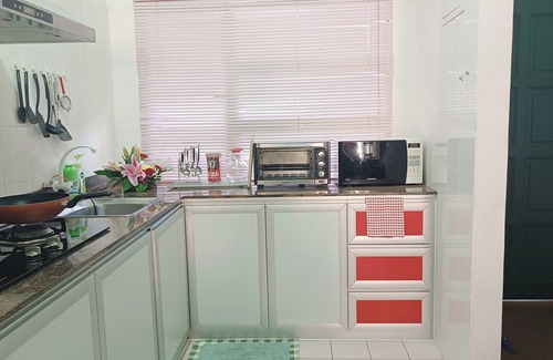 Kuah House | Charming 2-bedroom house with Pool, WiFi, Kitchen, AC in Langkawi Island