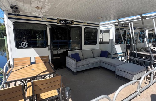 River Ridge Boat Rental | Charming 2-bedroom house boat on St John’s River in peaceful DeLand “Exeter”