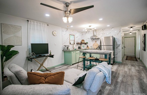 Pharr House | Charming 2-bedroom house in Pharr with AC, and WiFi.