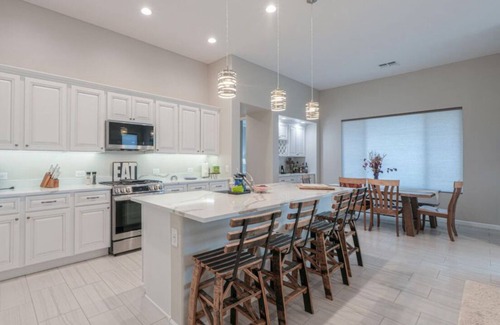Eloy House | Charming 2-bedroom house with AC, fitness room in lovely Eloy