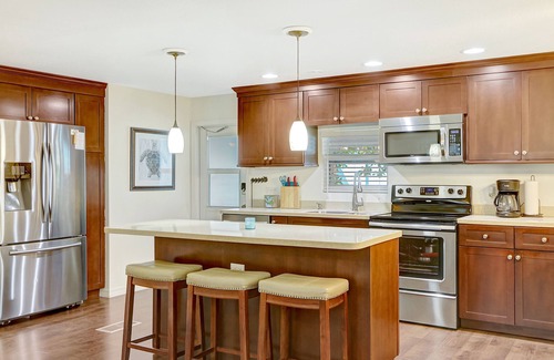 Monroe County House | Charming 2-Bedroom Key Largo Breeze Retreat - 55+ Community Silver Shores