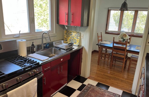 Northwest Harwinton House | Charming 2-bedroom Lake Front Cottage with WiFi, AC in welcoming Harwinton