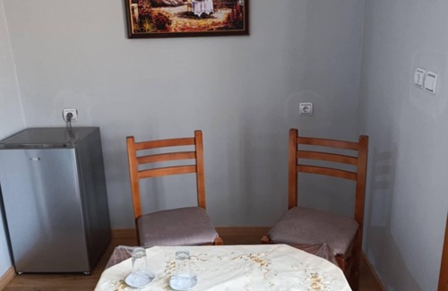 Pogradec House | Charming 2-bedroom lake house with WiFi and AC in enchanting Pogradec, Albania