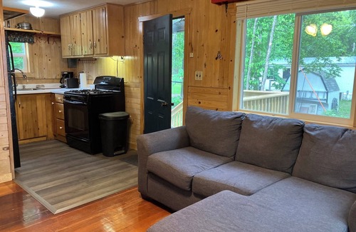 Dent Cabin | Charming 2 bedroom lake cabin