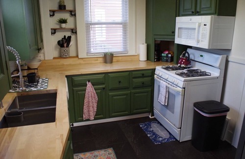Galesburg House | Charming 2-bedroom, pet-friendly home in Galesburg—near to Knox College