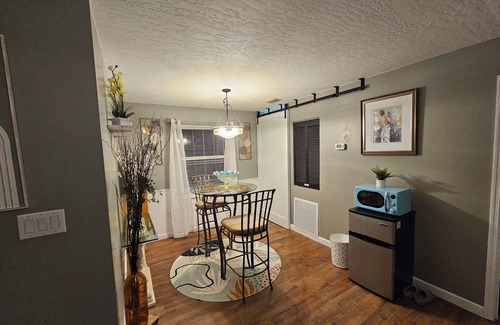 Interchange Square House | Charming 2-bedroom Private Space with WiFi, AC in welcoming Palm Bay, FL