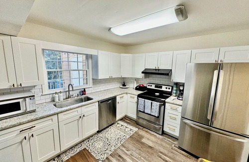 Crestline Heights House | Charming 2-bedroom townhome conveniently located