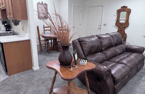 Cave City House | Charming 2-bedroom townhome near downtown Cave City. Child and pet friendly.