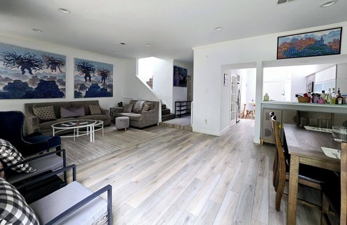 Memorial House | Charming 2-bedroom townhome in energy corridor, FULL of light