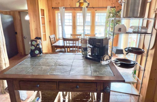 Chestertown Cabin | Charming 2-bedroom cabin in welcoming Chestertown with Lake Views and WiFi