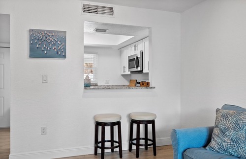 Fort Pierce Shores House | Charming 2-bedroom, 2.5 bath townhome in enjoyable North Hutchinson Island!