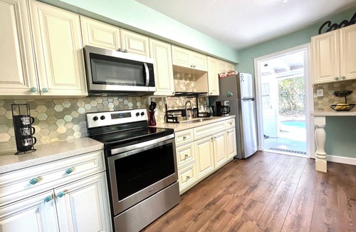 Gainesville House | Charming 2-bedroom Cottage in Gainesville. 10 to UF