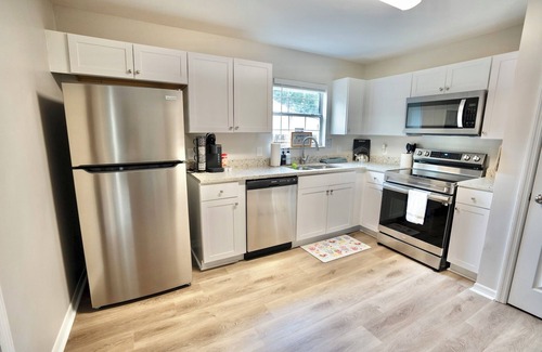 Lakeshore South House | Charming 2-bedroom house with fire pit in Jacksonville