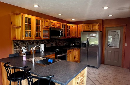 Sangerville House | Charming 2-bedroom house in awesome Sangerville with WiFi, AC and big yard