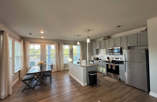 Summerville Apartment | Charming 2-bedroom apartment in delightful Summerville with WiFi, AC