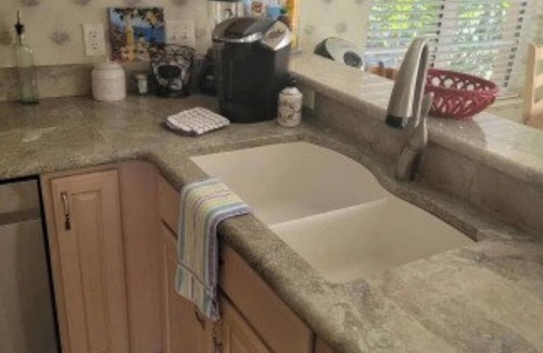The Villages House | Charming 2-bedroom house with AC, WiFi in peaceful The Villages 2min walk to SQ.