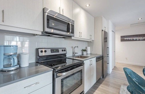 International District Apartment | Charming 2 BR - Indoor Parking