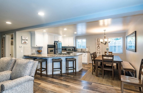 Silver Strand House | Charming 2 story 2,400 square feet, 4 Bedroom Beach Villa Silver Strand Beach