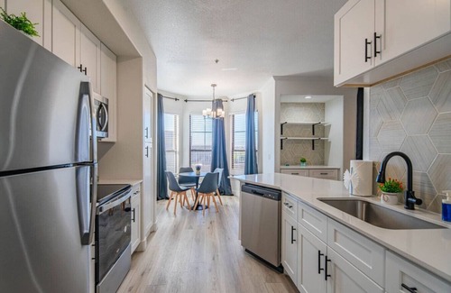 Glendale Sports and Entertainment District Apartment | Charming 2BD Apartment in West Gate with Pool Gym Parking