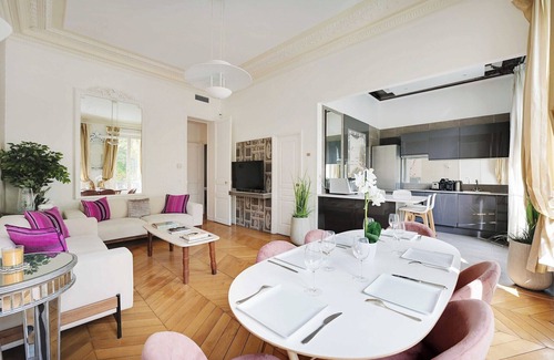 Champs-Elysees Apartment | Charming 2BR/4P - Georges V/Champs-Ã‰lysÃ©es