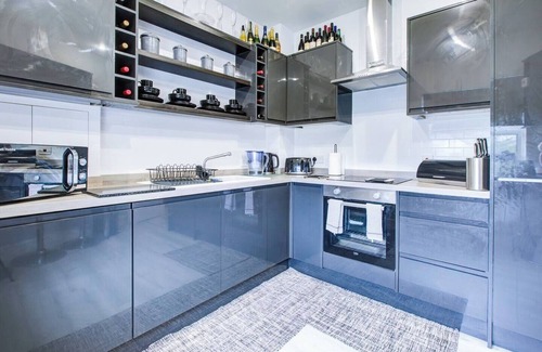 Waltham Abbey Apartment | Charming 2BR Flat in the Heart of Waltham Abbey