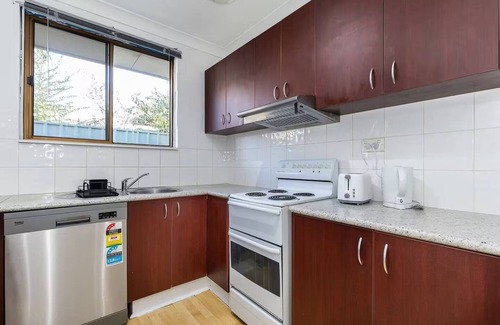 East Albury Apartment | *Charming 2BR Retreat in Heart of Southern Bliss