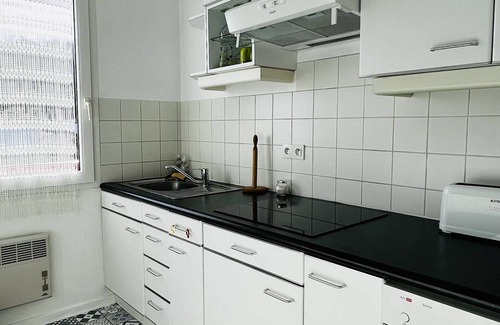 Cambo-les-Bains Apartment | Charming 2nd-Floor Apartment in Cambo-les-Bains, Central Location, Modern Amenities, Parking, WiFi