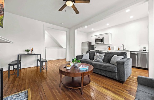 Shelby Park Apartment | Charming 2nd-Floor Flat: 3BR, 2BA, Free Parking
