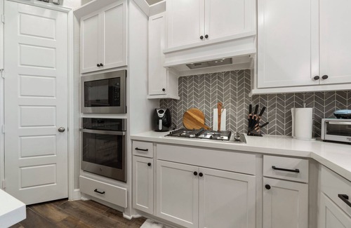 Magnolia House | Charming 3-bd house w/nearby lake access, pickleball court, & outdoor kitchen