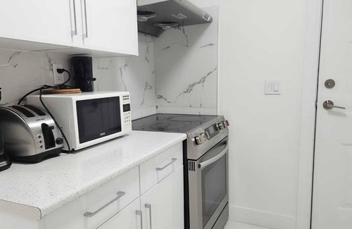 Fleetwood House | Charming 3-Bed, 1-Bath Home - Surrey Fleetwood(10 min - Guilford Mall)