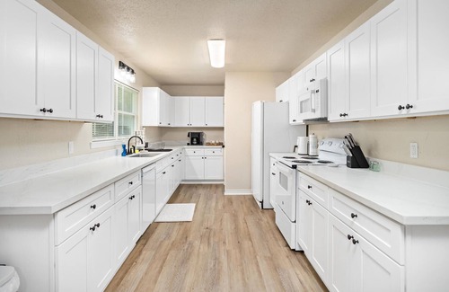 Lumberton House | Charming 3-bed/2-Bath house with WiFi in Lumberton