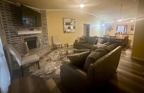 Converse House | Charming 3 Bed 2 Bath home in NE San Antonio