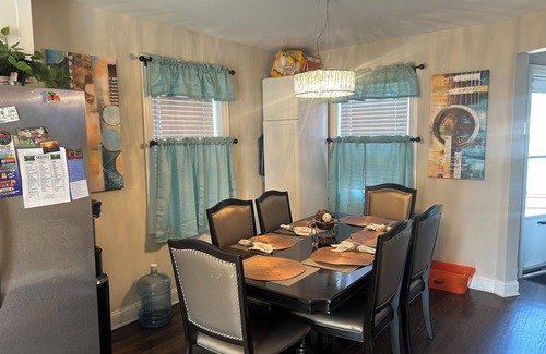 Ashburn House | Charming 3-bed, 3-bath house in amazing Chicago, 10 min from Midway Airport.
