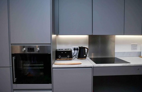 Abbey Wood Apartment | Charming 3-Bed Apartment in London