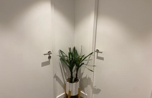 Abbey Wood Apartment | Charming 3-Bed Apartment in London