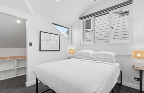 Balmain House | Charming 3-bed Cottage with a Courtyard