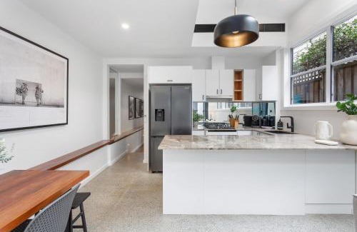 Balmain House | Charming 3-bed Cottage with a Courtyard