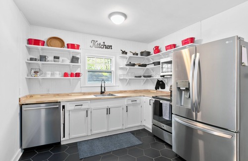 Sylvan Heights House | Charming 3-bedroom house with WiFi, AC in beautiful Hendersonville