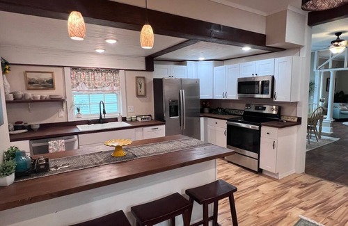 Willow Springs House | Charming 3-bedroom Craftsman house in delightful Willow Springs, MO