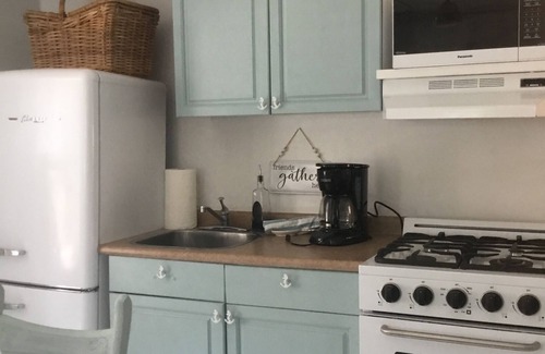 Crystal Beach Cottage | Charming 3 bedroom Sea Shell cottage Steps to the sandy beach