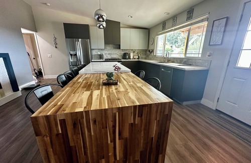 Canyon Country House | Charming 3-bedroom house with view, AC, WiFi in enjoyable Santa Clarita