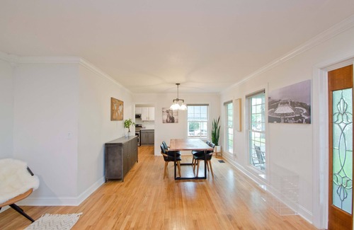 Decatur House | Charming 3-bedroom 3Bathroom House in the Medical District