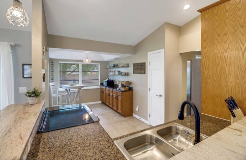 Pelican House | Charming 3 bedroom Cozy Cottage in Cape Coral with Hot Tub